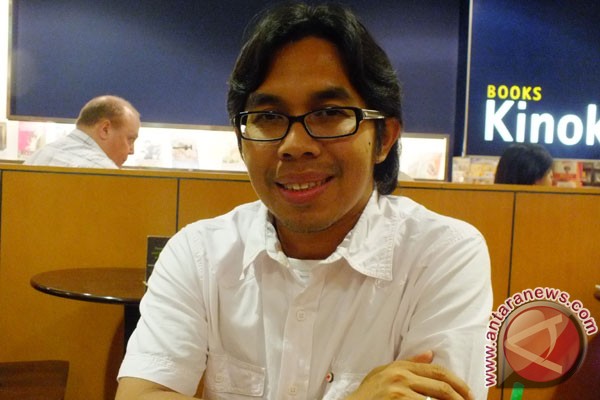 Ahmad Fuadi, dari 5W1H ke "Negeri 5 Menara"