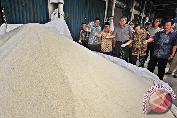 Pemerintah diminta atasi kenaikan harga bahan pokok Pemerintah diminta atasi kenaikan harga bahan pokok