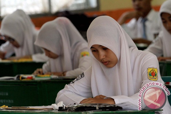 Jatim raih peringkat pertama kelulusan UN SMA Jatim raih peringkat pertama kelulusan UN SMA