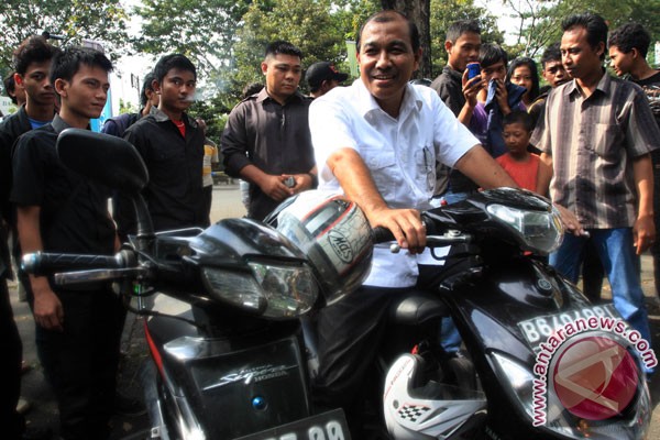 Nono Sampono daftar Cagub Maluku Nono Sampono daftar Cagub Maluku