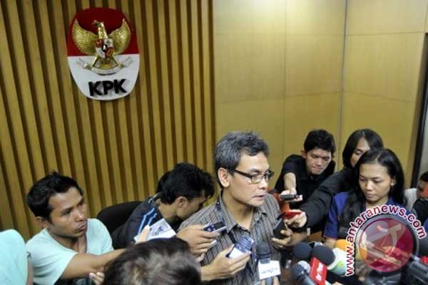 KPK cekal tiga orang terkait korupsi pengadaan simulator KPK cekal tiga orang terkait korupsi pengadaan simulator