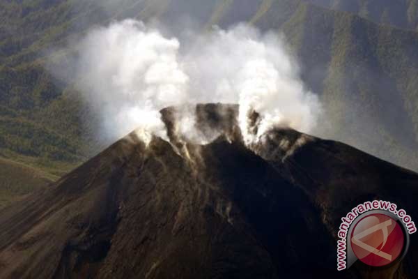 Aktivitas vulkanik Gunung Lokon di Tomohon meningkat