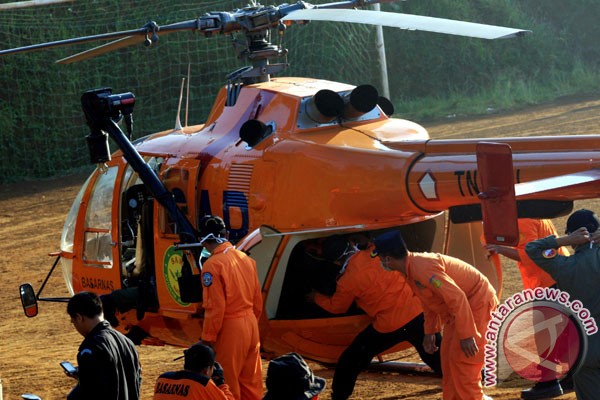 Cuaca buruk hentikan evakuasi korban kecelakaan Sukhoi Cuaca buruk hentikan evakuasi korban kecelakaan Sukhoi