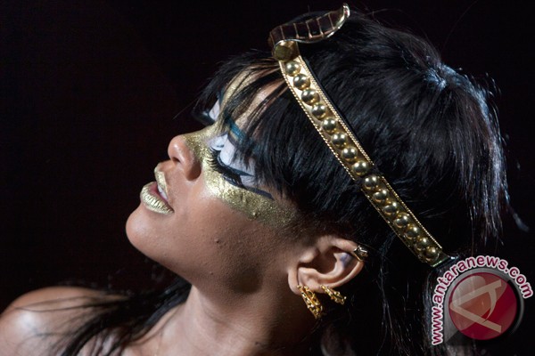 Rihanna tuntut mantan akuntannya Rihanna tuntut mantan akuntannya