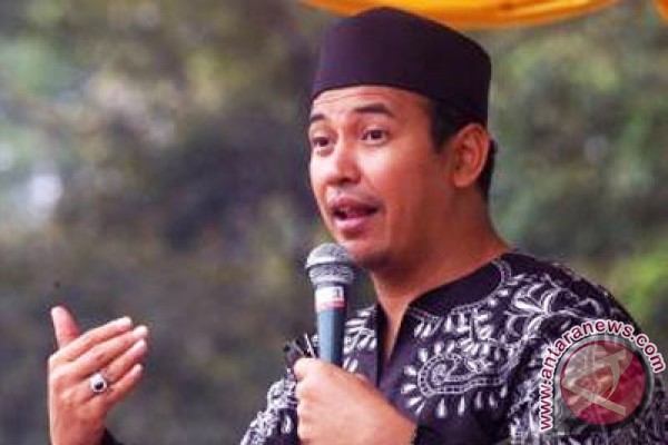 Uje lihat jenazah korban Sukhoi Uje lihat jenazah korban Sukhoi