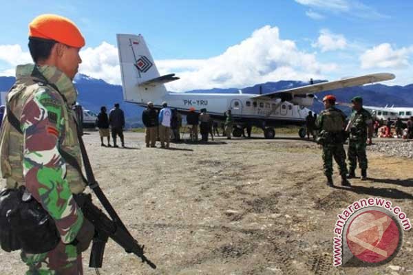 TNI-Polri kejar penembak anggota TNI TNI-Polri kejar penembak anggota TNI
