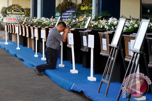Jamsostek serahkan Rp3,03 miliar kepada korban Sukhoi Jamsostek serahkan Rp3,03 miliar kepada korban Sukhoi