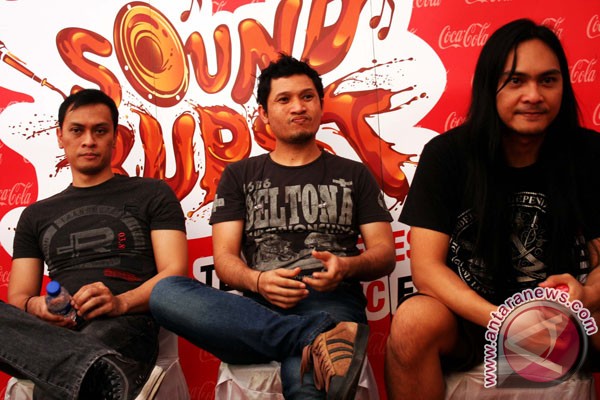 Download lagu andra and the backbone surrender