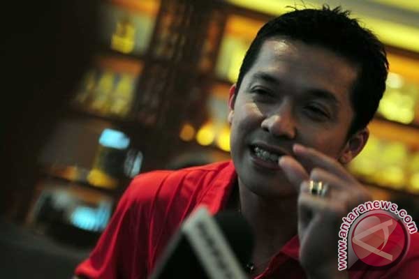Andre Kurniawan tantang Taufik Hidayat Andre Kurniawan tantang Taufik Hidayat