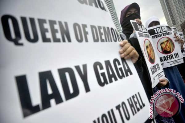 Lady Gaga buat lagu Lady Gaga buat lagu