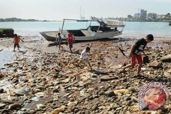 Latihan penanggulangan pecemaran akan digelar di Laut Jawa Latihan penanggulangan pecemaran akan digelar di Laut Jawa