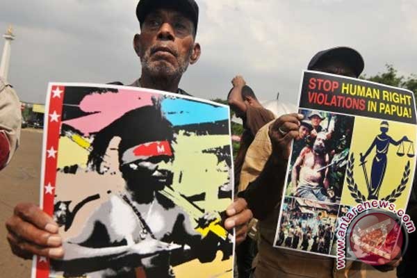 Papua rusuh, belasan warga tewas Papua rusuh, belasan warga tewas