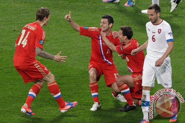 Dzagoev dipastikan absen pada Piala Eropa 2016 karena cedera Dzagoev dipastikan absen pada Piala Eropa 2016 karena cedera