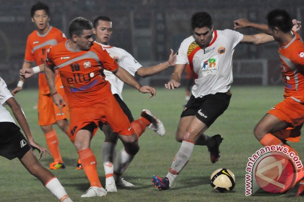Persija kalah di kandang Persija kalah di kandang