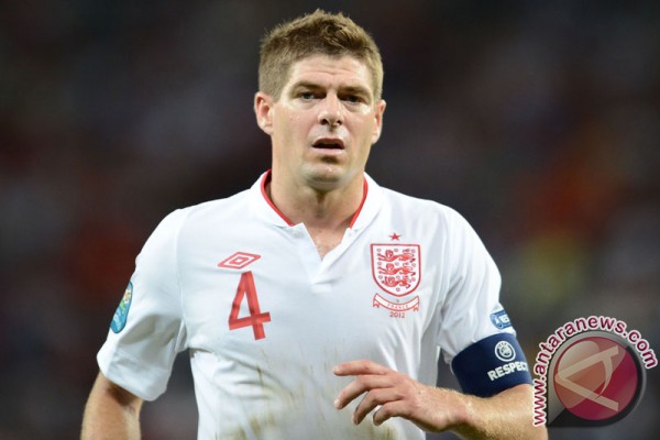 Gerrard kecewa dengan kartu merahnya Gerrard kecewa dengan kartu merahnya