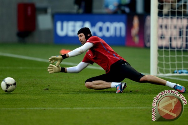 Petr Cech ogah bercukur selama Piala Eropa Petr Cech ogah bercukur selama Piala Eropa