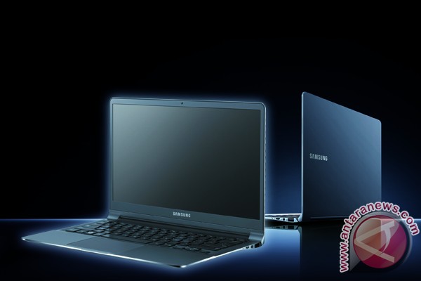 Ketebalan notebook Samsung terbaru hanya 0,5 inci Ketebalan notebook Samsung terbaru hanya 0,5 inci