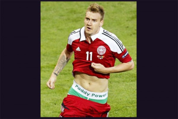 Perusahaan taruhan Irlandia akan bayar denda Bendtner Perusahaan taruhan Irlandia akan bayar denda Bendtner