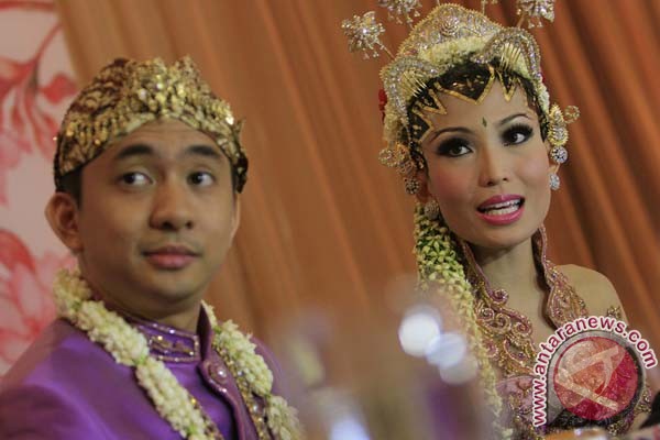 Ayu Dewi hamil Ayu Dewi hamil
