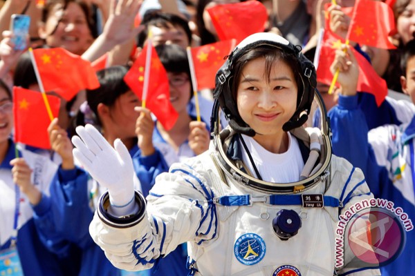 China kirim astronot perempuan pertama China kirim astronot perempuan pertama