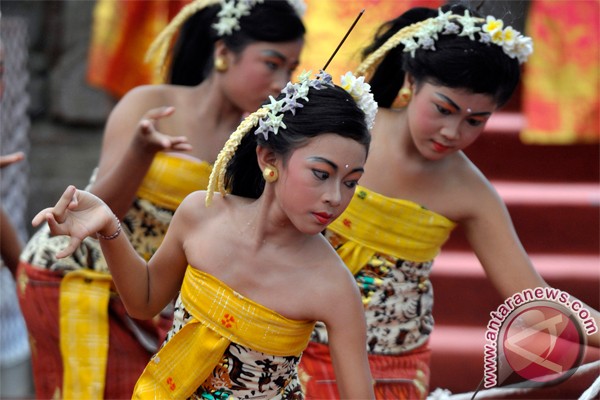 Puluhan mahasiswa Thailand belajar tarian Bali Puluhan mahasiswa Thailand belajar tarian Bali