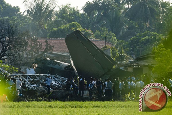 Jenazah empat korban Fokker tiba di Makassar Jenazah empat korban Fokker tiba di Makassar
