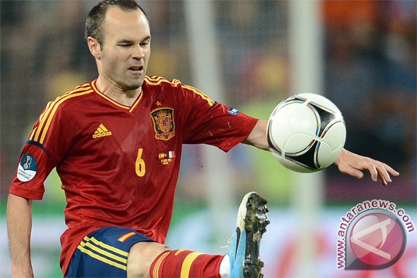 Iniesta calon pemain terbaik Piala Eropa 2012 Iniesta calon pemain terbaik Piala Eropa 2012