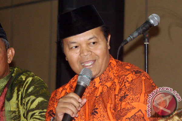 Usai shalat Jumat Hidayat makan di warteg Usai shalat Jumat Hidayat makan di warteg