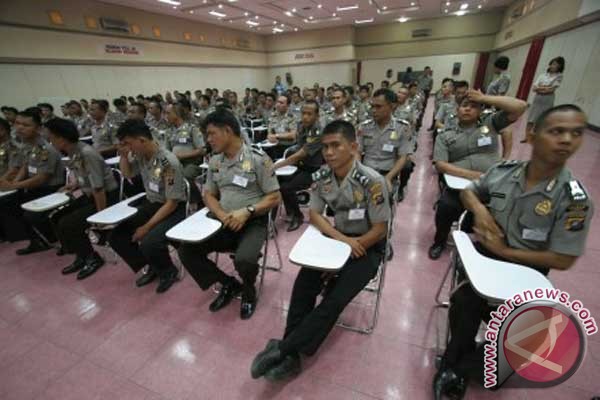 DPR dan Kepolisian Indonesia Musuh Kebebasan Pers 2012 DPR dan Kepolisian Indonesia Musuh Kebebasan Pers 2012