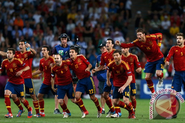 Spanyol dan Rusia didenda karena rasial Spanyol dan Rusia didenda karena rasial