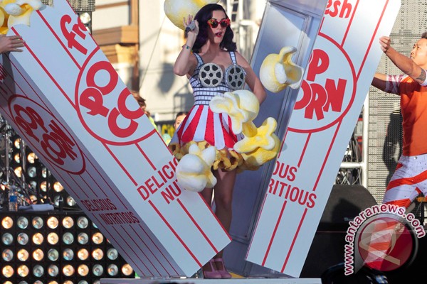 Tarian Katy Perry dituduh tidak senonoh Tarian Katy Perry dituduh tidak senonoh