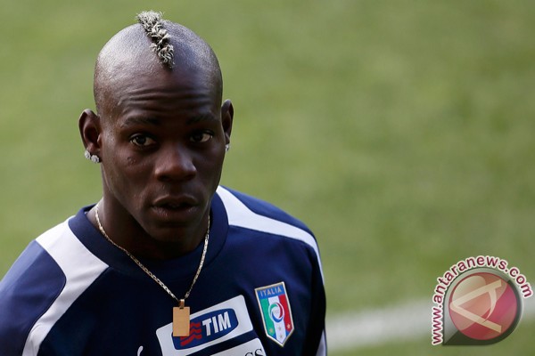 Balotelli berurai air mata Balotelli berurai air mata