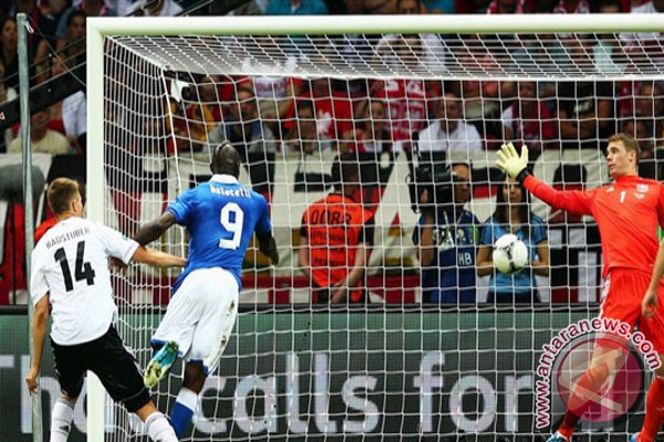 Balotelli cetak dua gol, Italia unggul 2-0 Balotelli cetak dua gol, Italia unggul 2-0