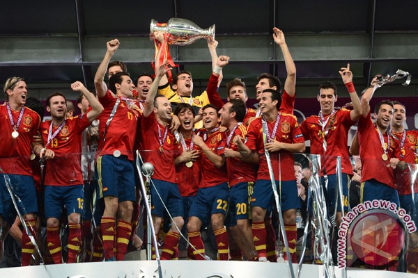 Spanyol berpesta Spanyol berpesta