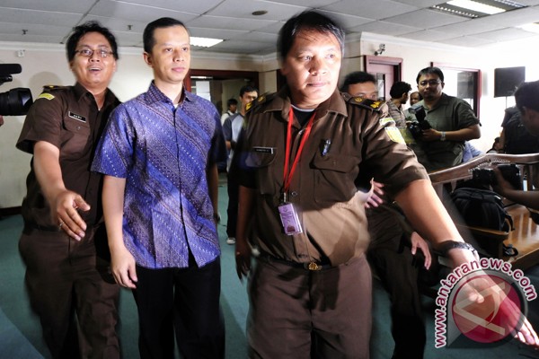 Hakim tolak nota keberatan Dhana Widyatmika Hakim tolak nota keberatan Dhana Widyatmika