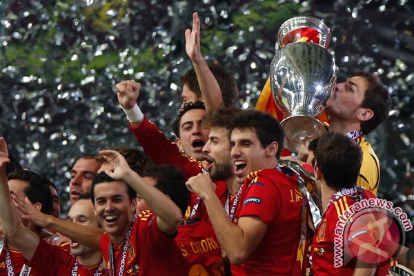 Raja Spanyol sambut pahlawan Piala Eropa 2012 Raja Spanyol sambut pahlawan Piala Eropa 2012