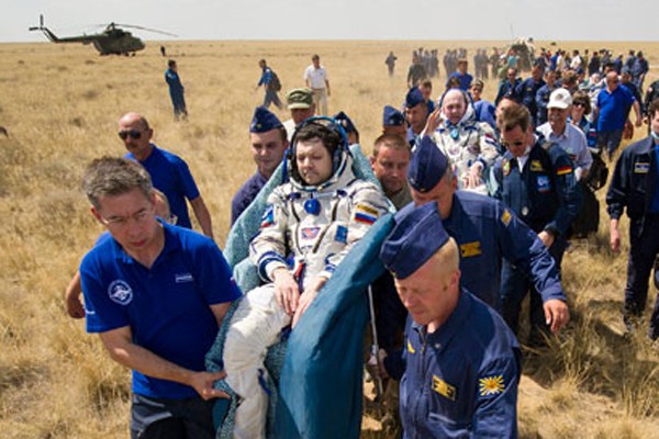 Awak pesawat antariksa Soyuz mendarat di Kazakhstan Awak pesawat antariksa Soyuz mendarat di Kazakhstan