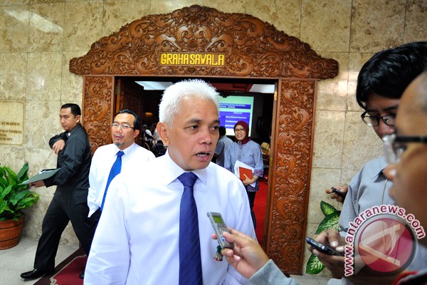 Hatta pastikan industri hilir tambang tak kena royalti Hatta pastikan industri hilir tambang tak kena royalti