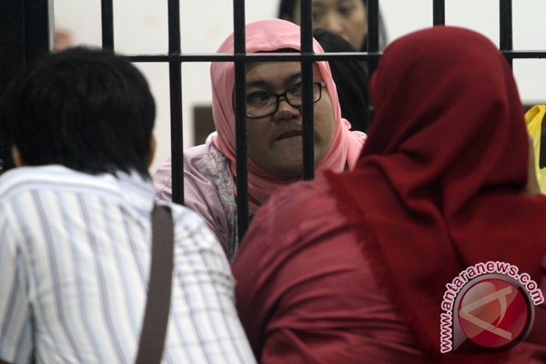 Sidang Afriyani diwarnai kericuhan Sidang Afriyani diwarnai kericuhan