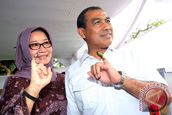 Alex-Nono pantau penghitungan suara dari rumah Alex-Nono pantau penghitungan suara dari rumah