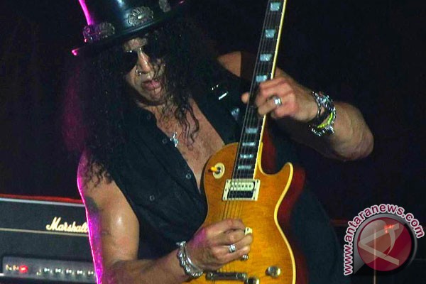 Slash dianugerahi bintang Hollywood Slash dianugerahi bintang Hollywood
