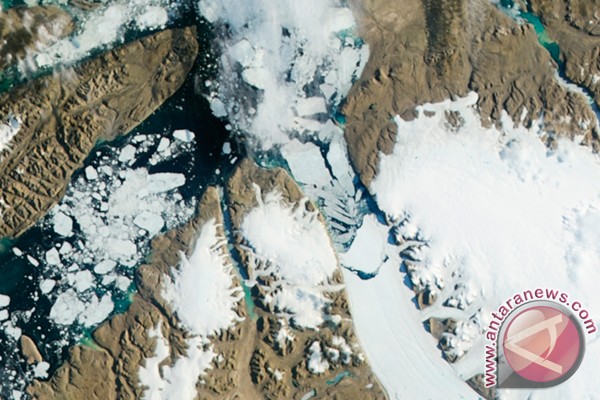 Gunung es besar terpisah dari Greenland Gunung es besar terpisah dari Greenland