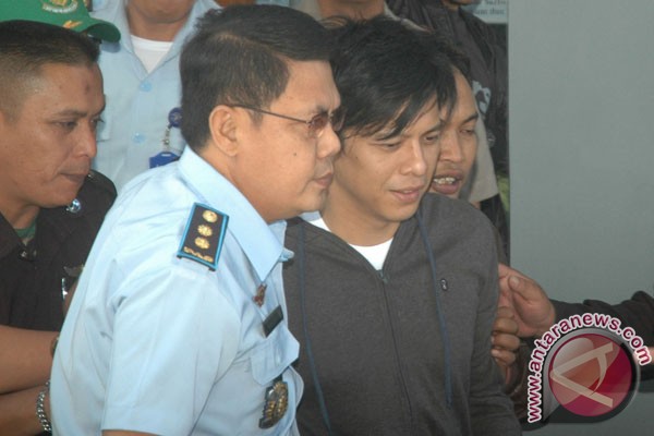 Ariel: di dalam saya banyak melamun Ariel: di dalam saya banyak melamun