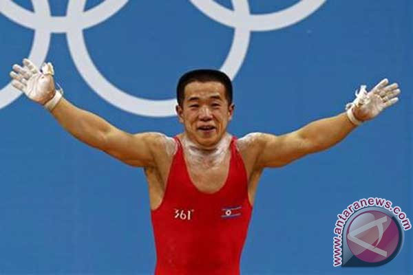 Menangi emas, Om Yun-Chol puji Menangi emas, Om Yun-Chol puji