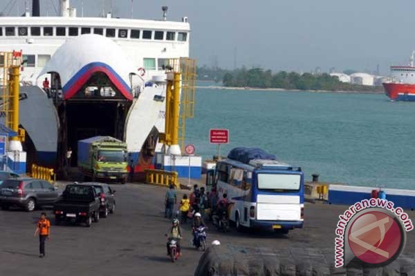 Penyeberangan Bali-Lombok dibuka-tutup karena cuaca buruk Penyeberangan Bali-Lombok dibuka-tutup karena cuaca buruk