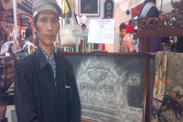 50 lukisan kaligrafi islam Faizan Makhadatu dipamerkan 50 lukisan kaligrafi islam Faizan Makhadatu dipamerkan