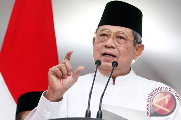 SBY laksanakan umroh untuk doakan rakyat indonesia SBY laksanakan umroh untuk doakan rakyat indonesia