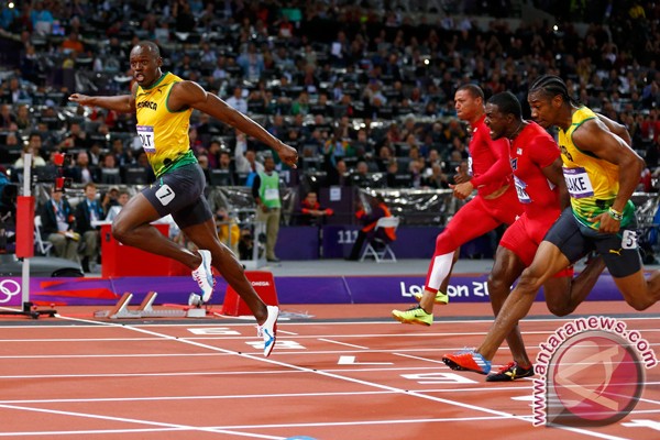 Bolt pertahankan gelar 100m putra Bolt pertahankan gelar 100m putra