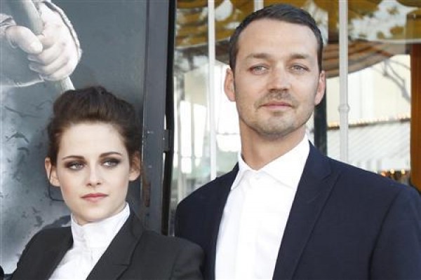 Kristen Stewart absen di pemutaran perdana Kristen Stewart absen di pemutaran perdana