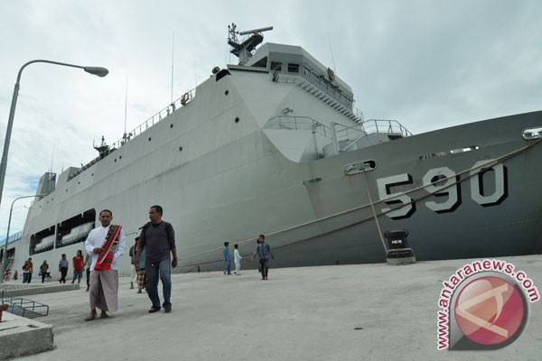 KRI Makassar ships 2,000 tons of rice to Mindanao KRI Makassar ships 2,000 tons of rice to Mindanao